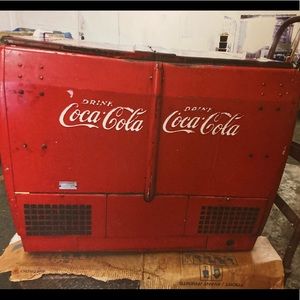 Vintage coca-cola top loading vending machine